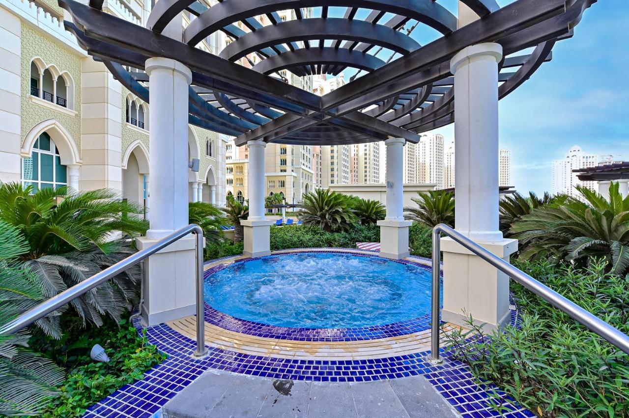 Retaj Baywalk Residence Доха Екстериор снимка